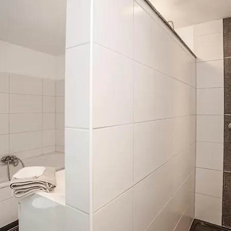 Les Brumes * מנהיי